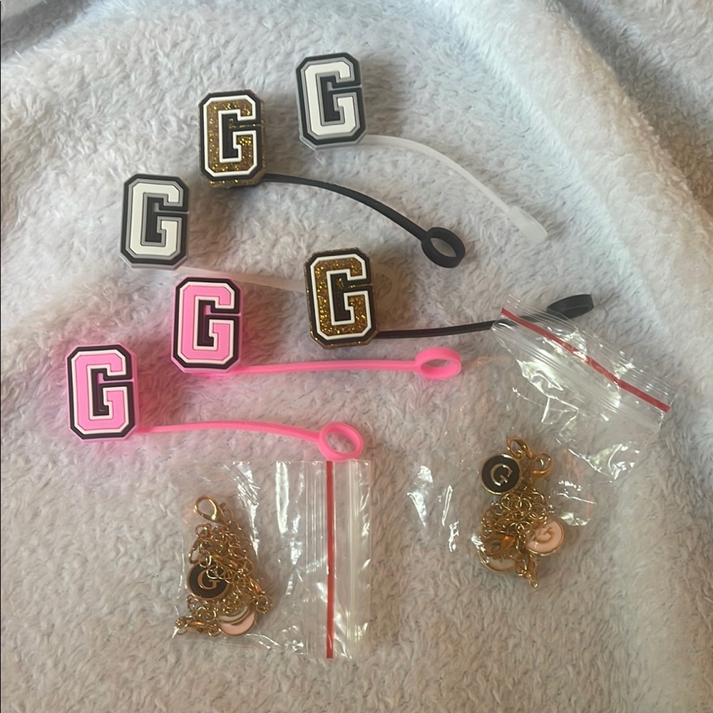 Set of 6 letter G silicone straw, toppers and handle charms new